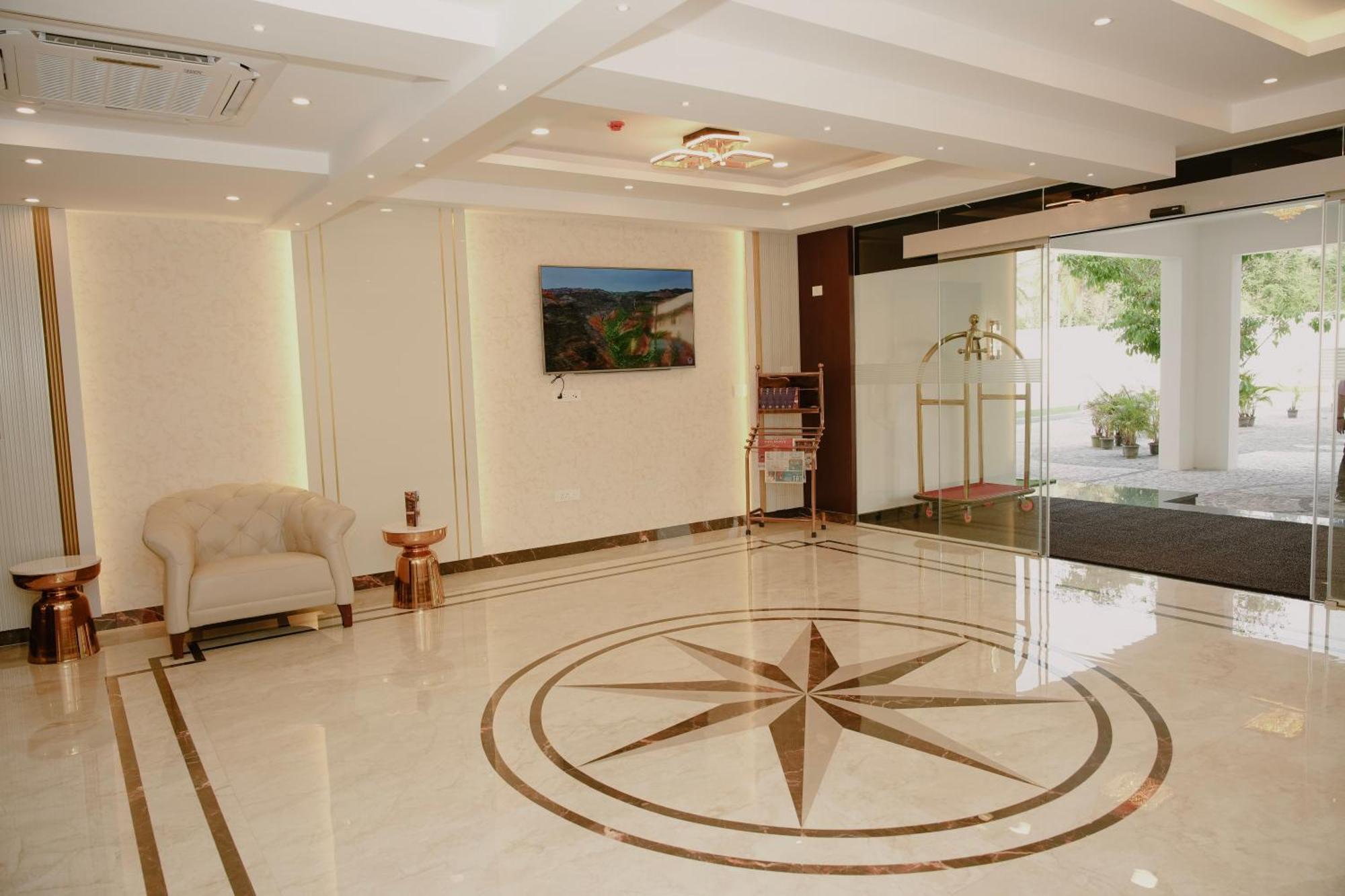 Отель The King'S Meadows Golhalli Экстерьер фото