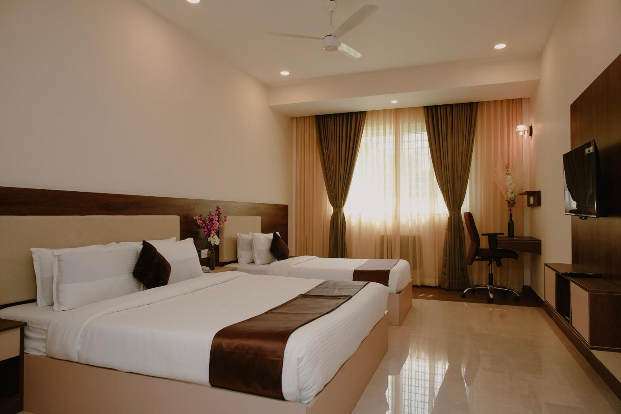 Отель The King'S Meadows Golhalli Экстерьер фото