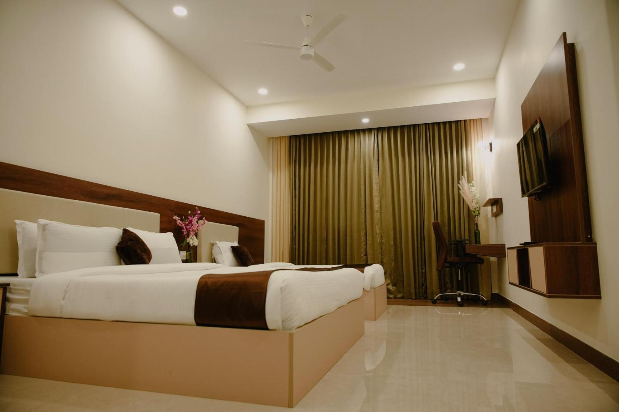 Отель The King'S Meadows Golhalli Экстерьер фото