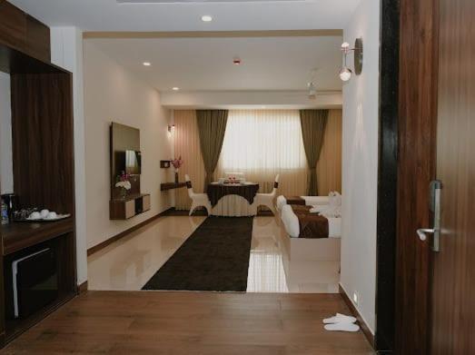 Отель The King'S Meadows Golhalli Экстерьер фото